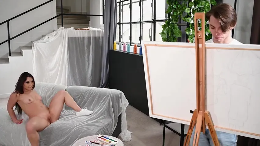 Sara Shows Off Her Ass-ets