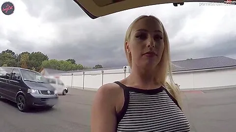 Kofferraum-quickie Direkt Vor Dem Supermarkt - Lucy Cat