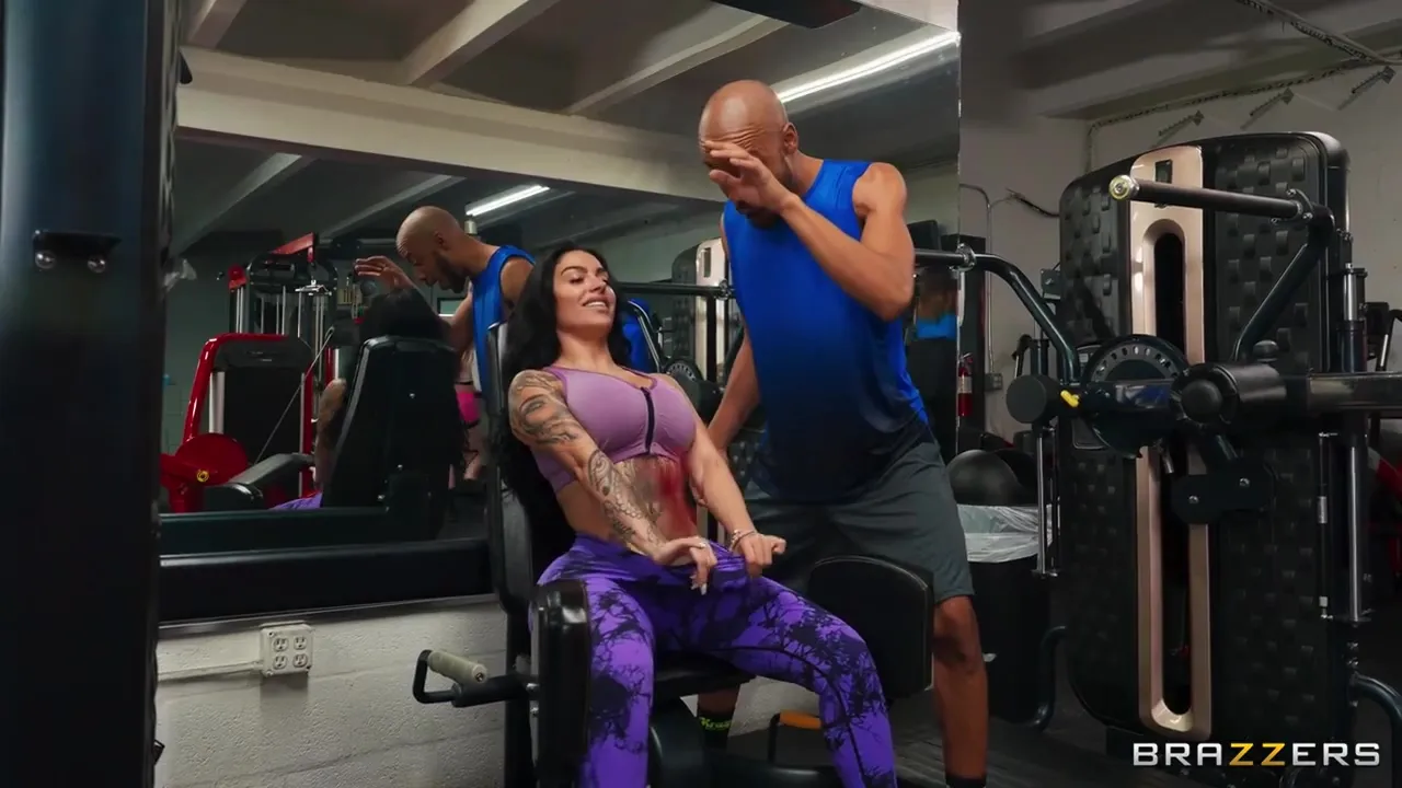 The Official Egypt, Dwayne Foxxx - A Not So Sneaky Public Gym