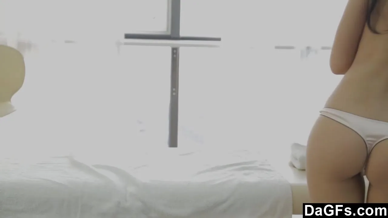 Massaging Hot teen 18+ Before Jizzing On Her Face