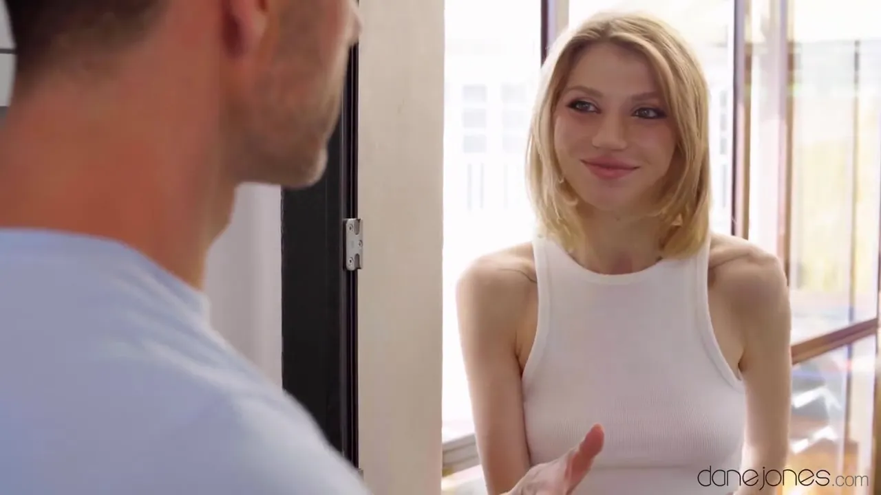 Blonde Fucks Her Big Dick Tenant Molly Devon, Marco Bull
