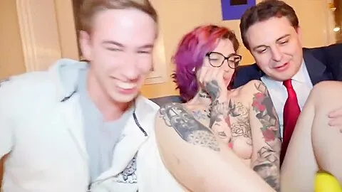 FEETJOB FOOTJOB OF ALISON GUGLIELMETTI DURING MAX FELICITAS AND ANDREA DIPRE KARAOKE