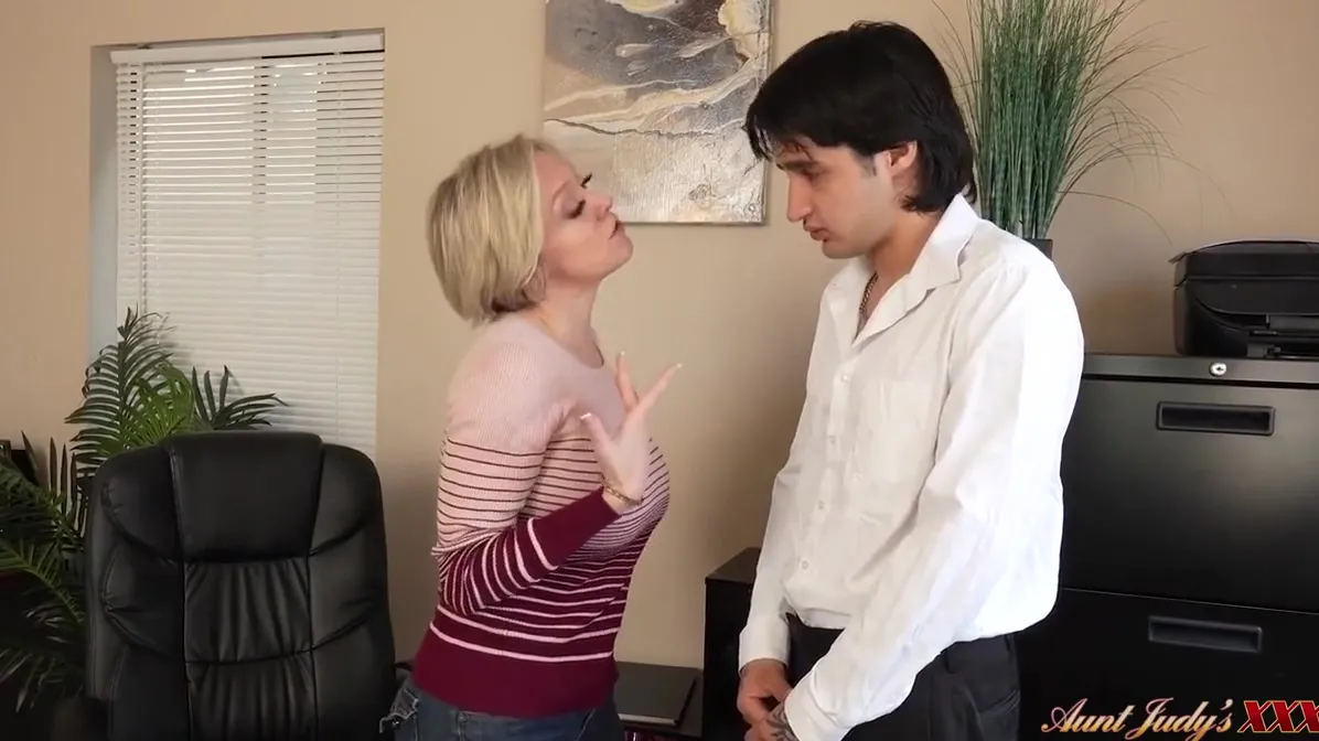A Mature Woman Gave A Sex Lesson To A Young Guy In The Office