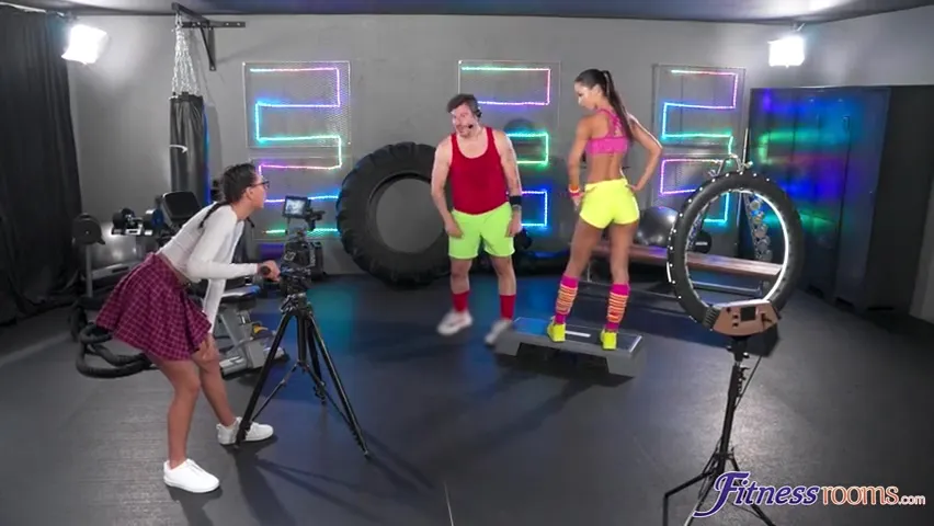 Lia Lin, Mini Mitzix - 2 Girls 1 Cock