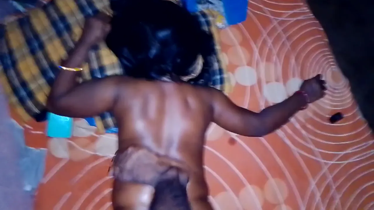 Wife Ko Raar Me Tel Lagake Chodna Chaha Lekin Nahi Diya - Hindi Sex