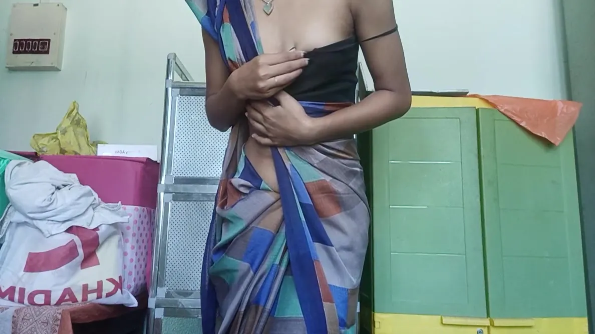 Hot Girl In Saree