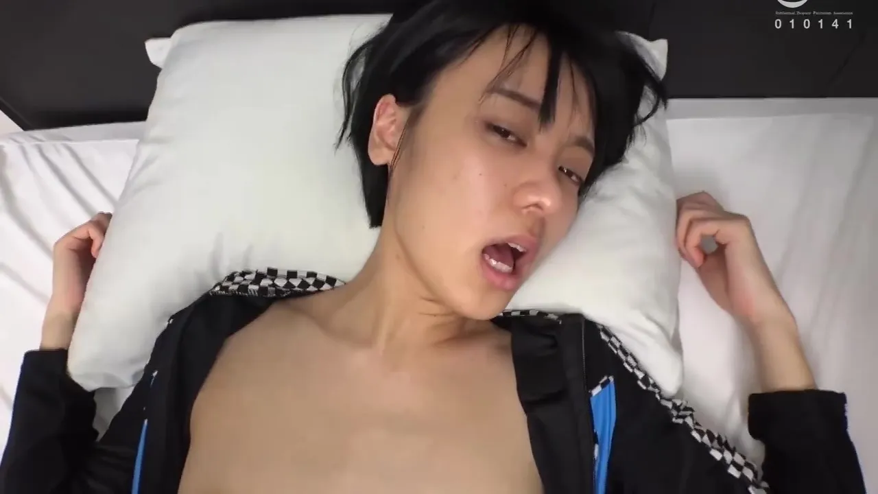 Suzu - Fragile Girl, She Can Give You An Erection