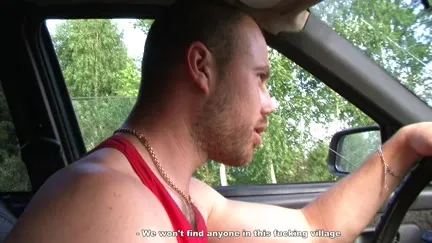 Hawt whore sucks in car