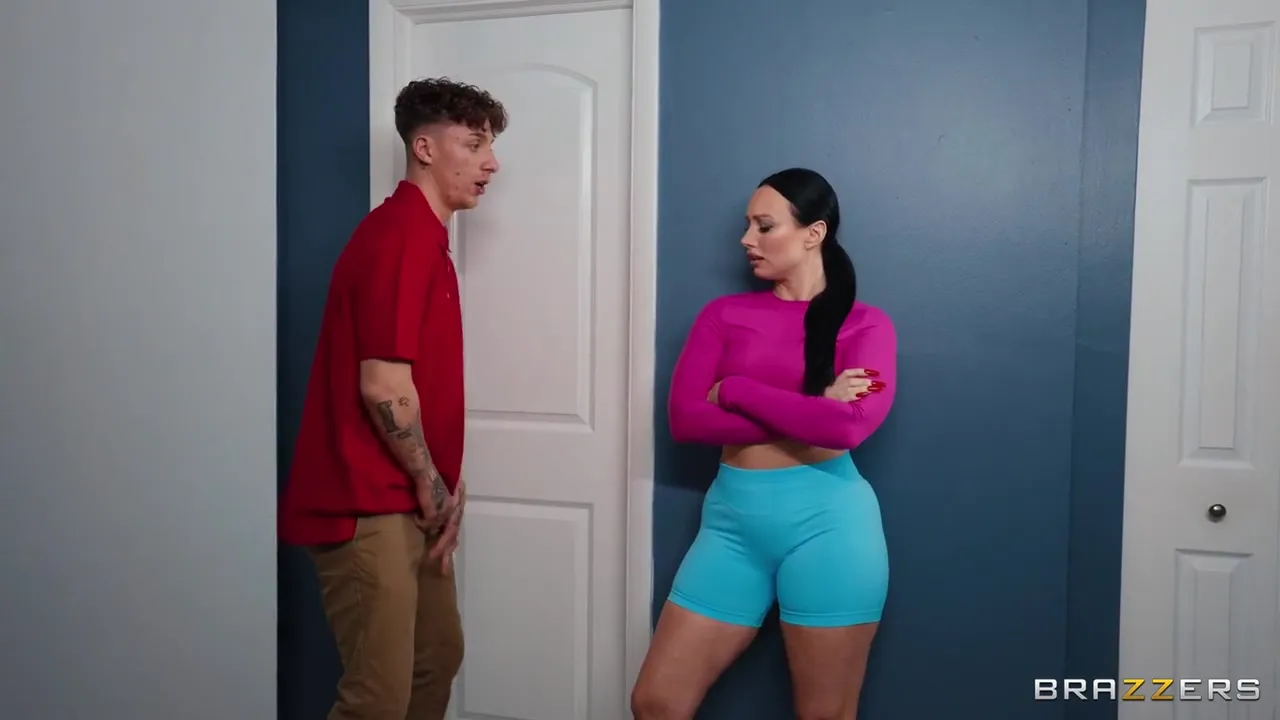 She Likes A Big Load - Lucy Foxx & Money Birdette