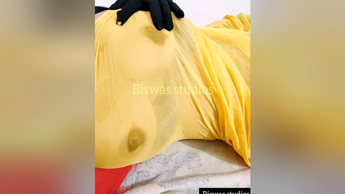 Shruti Bhabhi In Sexy Desi Indian Teasing With Her Big Boobs Wearing Yellow Saree