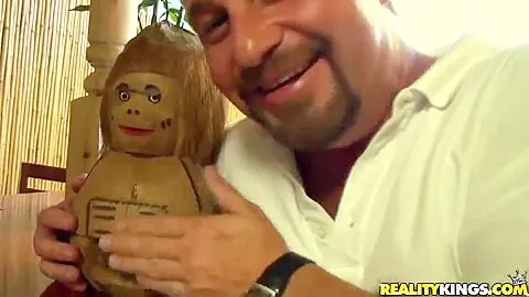 Hunter has an affair with a skinny bartender girl