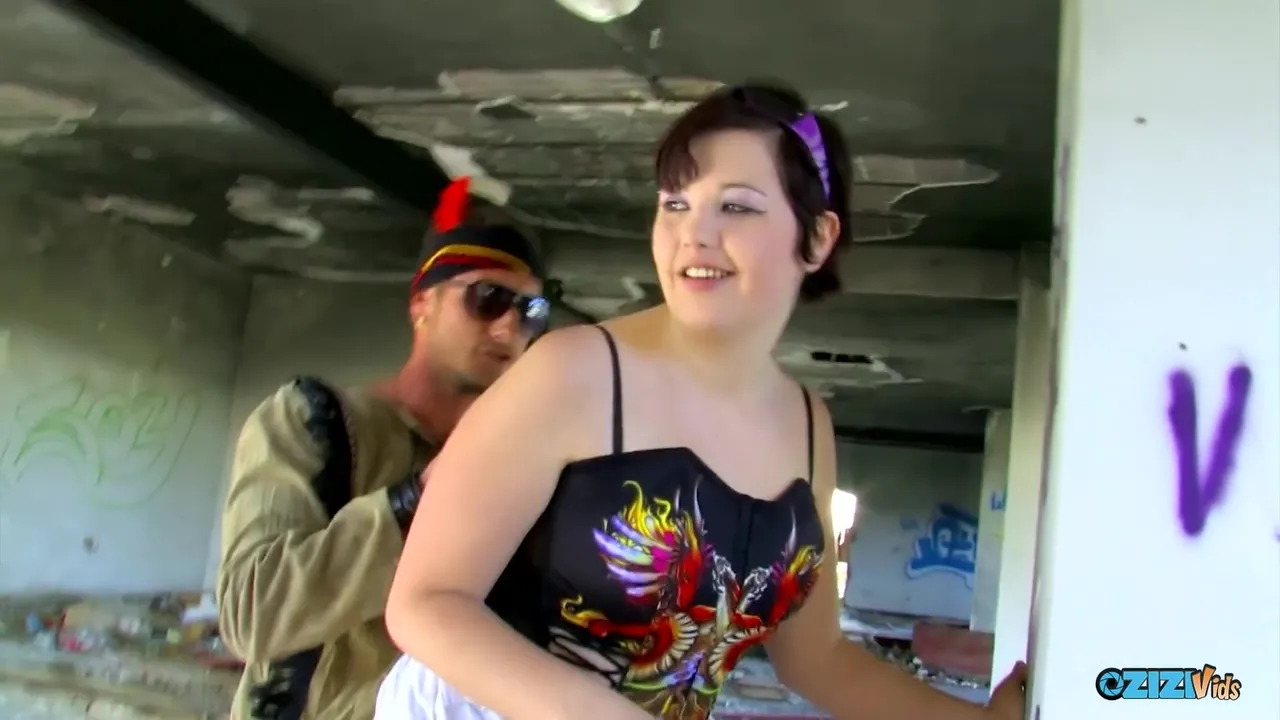 Short Haired Babe Meets Her Tinder Date In An Abandoned Building To Get Fucked Hardcore