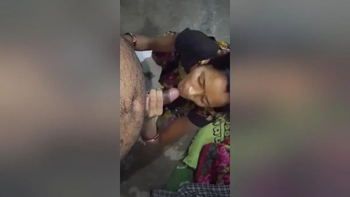 Today Exclusive- Desi Village Bhabhi Sucking Hubby Dick