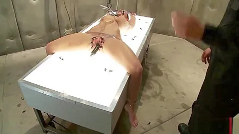 Ariel X loves to be kinky