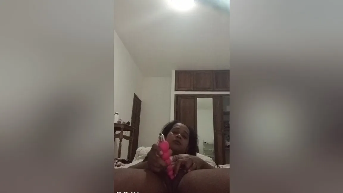 Valeska With Big Poussy