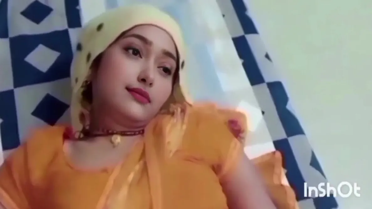 Indian Hot Girl Was Alone In Chicken And Her Boyfriend Came To Meet Her And Fucked Her