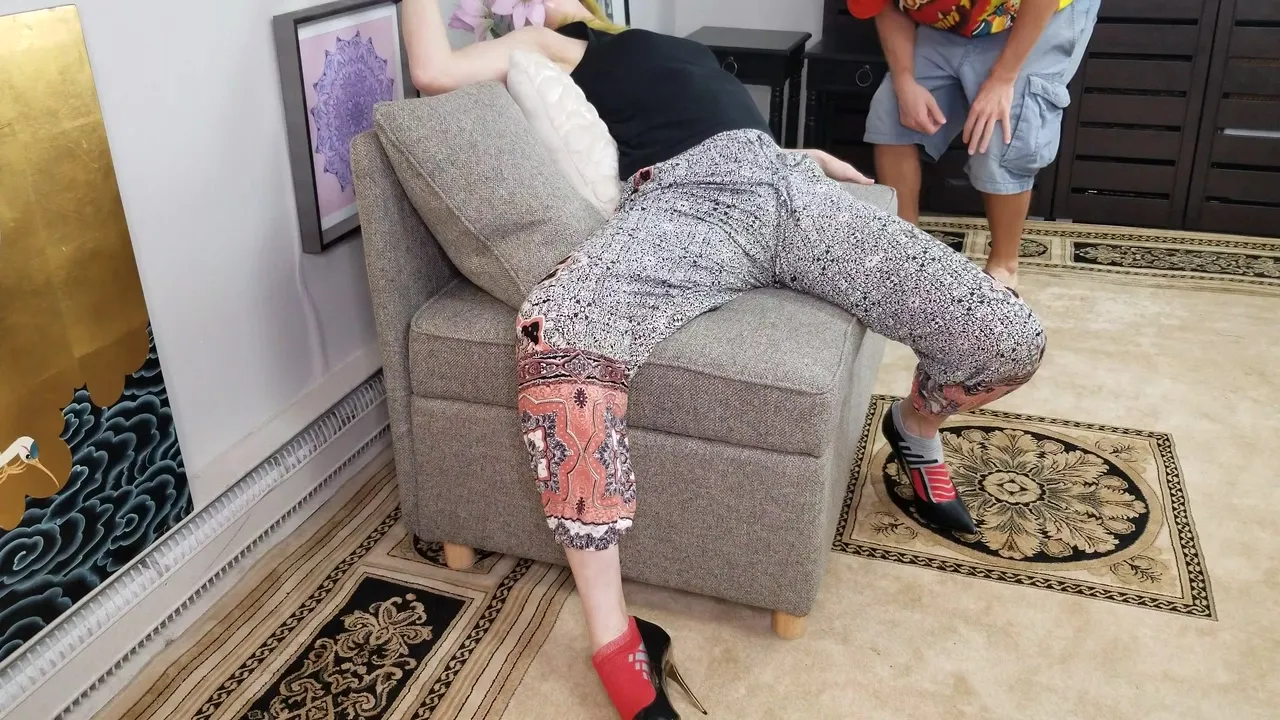 Smelling Woman Without Her Knowing - Hot Milf