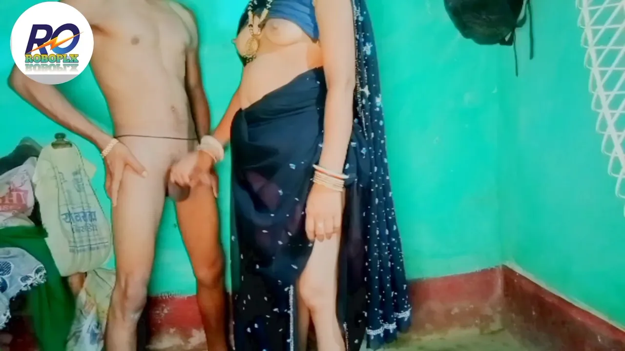 Desi Sexy Video Big Bhabhi In Black Saree Chudai Gaar Me Standing While Giving Cock Hindi Audio