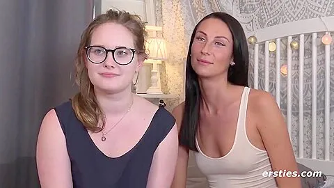 Heibe Deutsche Wird Zum Ersten Mal Von Freundin Zum Squirten Gebracht