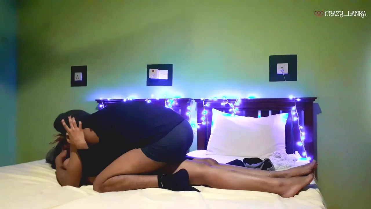 Couple Massage Fun In Room - රම එක ඇතල ආතල (desi - Sri Lankan)