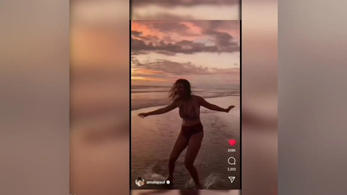 Today Exclusive-sexy Girl Boobs Visible