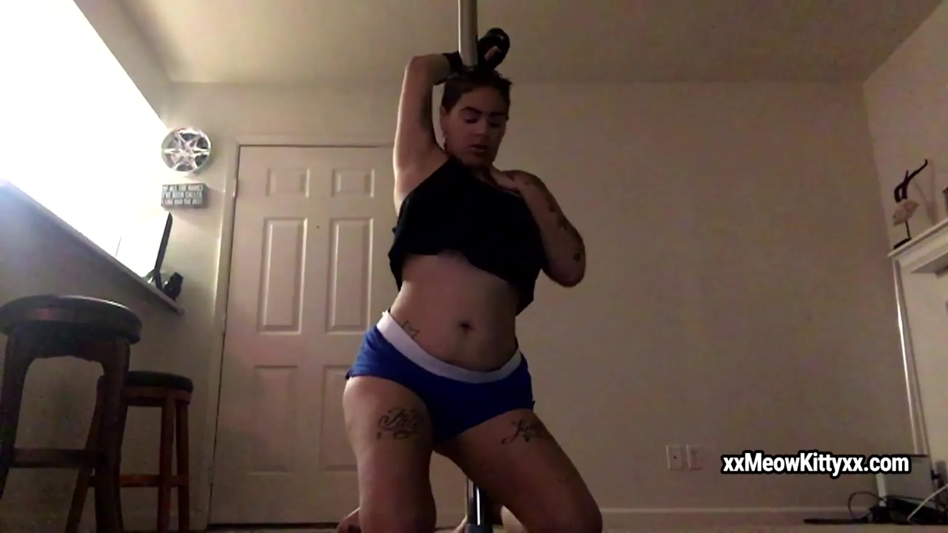 Well favoured Meow Kitty dance on the pole in her apartment