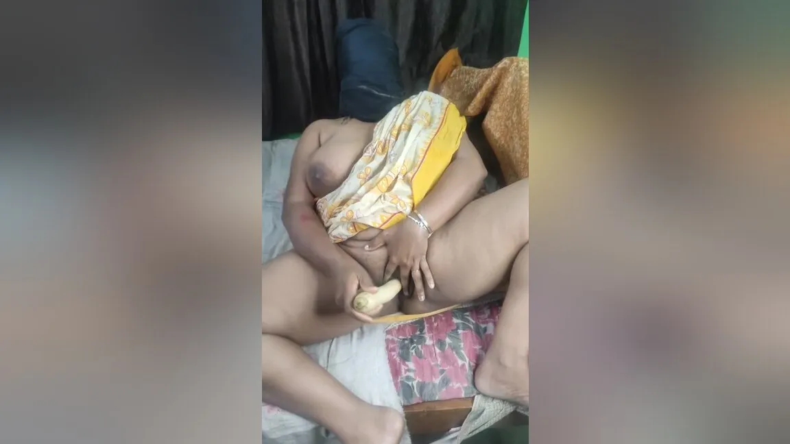 Indian Hot Bhabi Fingering Her Pussy With Oils