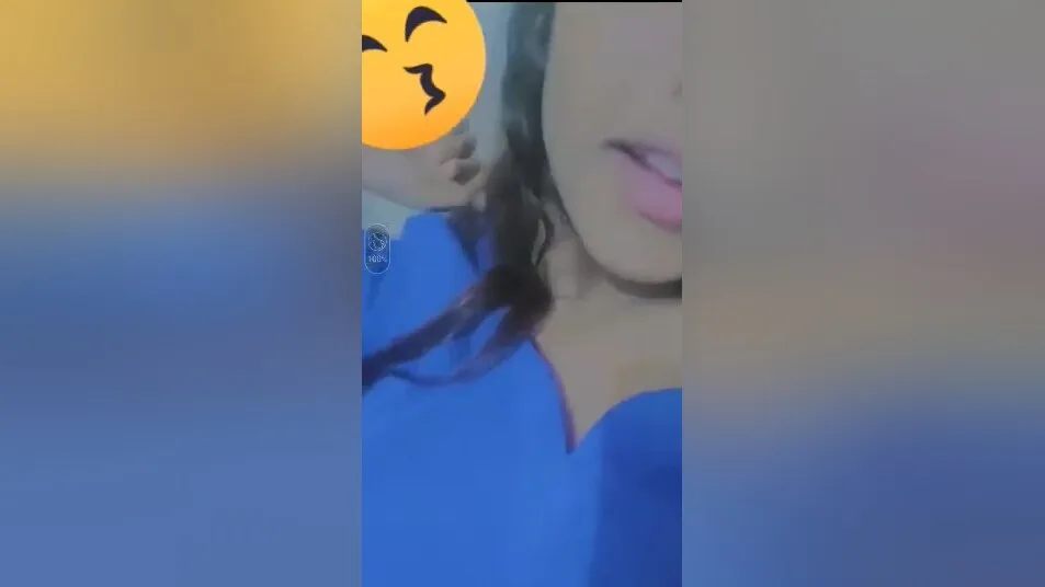 Today Exclusive-cute Desi Chick Shows Her Boobs