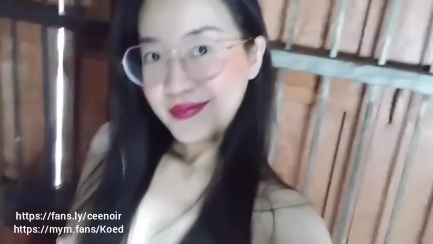Sexy Asian Girl Show Body