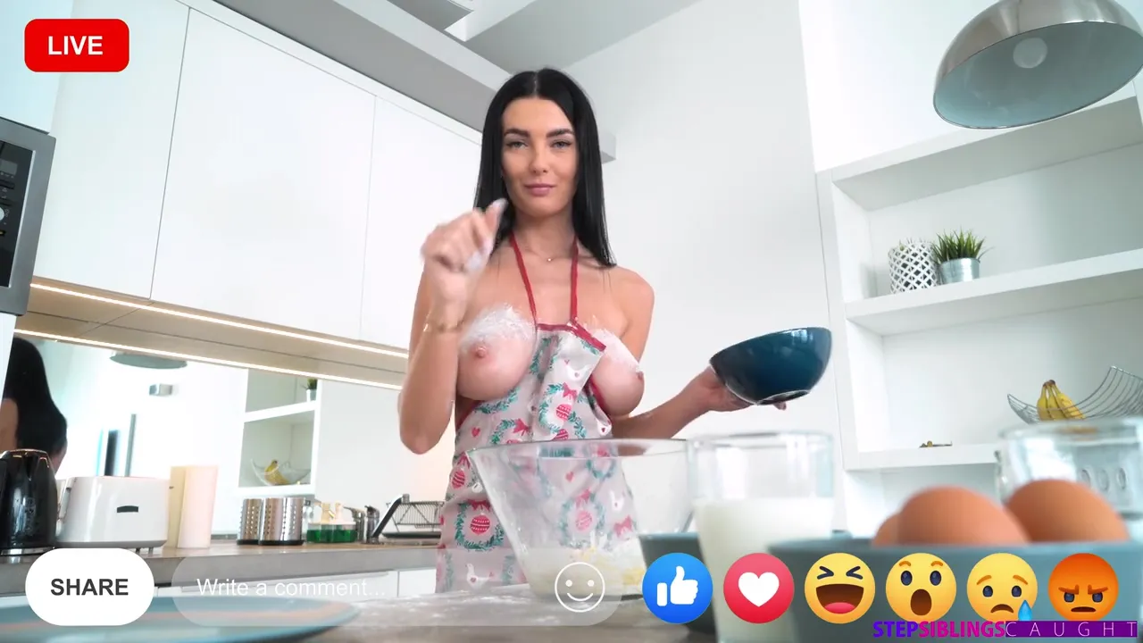 Giving Stepbro My Muffin - Simon Kitty