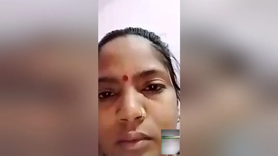 Bhabhi Showing Video Call