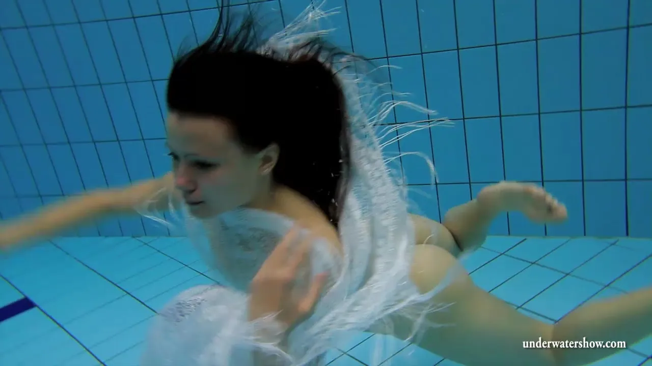 UnderwaterShow Video: Kristy