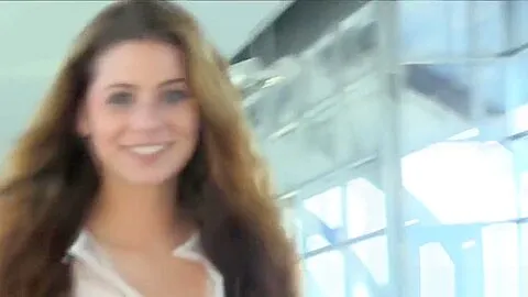 teen 18+ amateur babe flashes