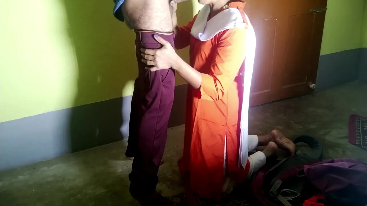 Exam Paper Ke Liye Security Guard Se Chud Gyi