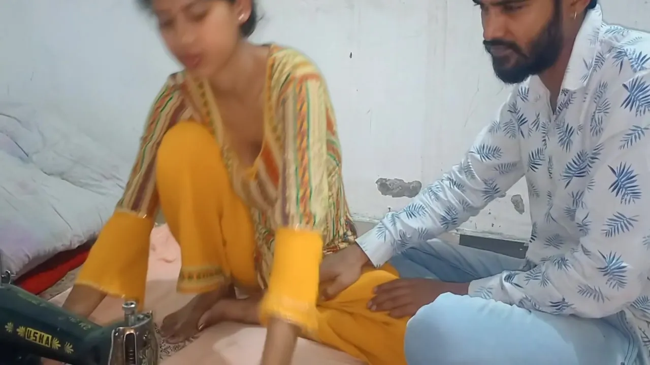 Desi Indian Bhabhi Ko Darji Ne Lund Daal Khub Choda And Facial On Her Mouth ( Hindi Audio )