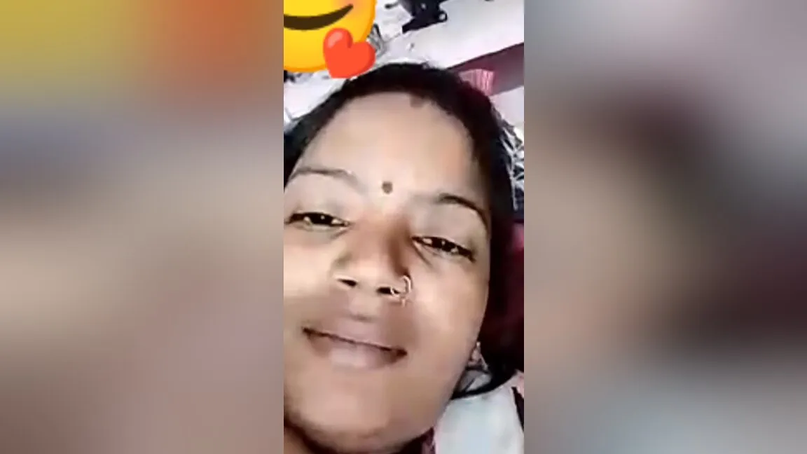 Today Exclusive- Sexy Bhabhi Shows Her Boobs And Pussy