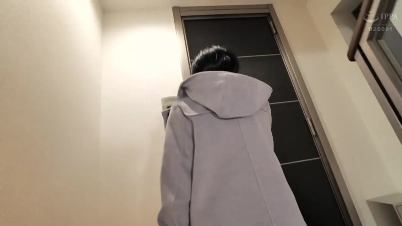 chn-201　小さなカラダに激しくピストンされる