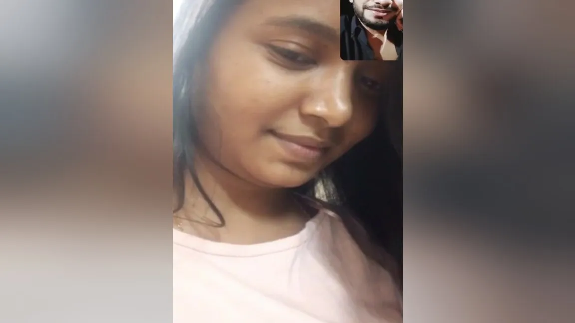 Today Exclusive- Sexy Bangla Chick Showing Her Boobs On Vc