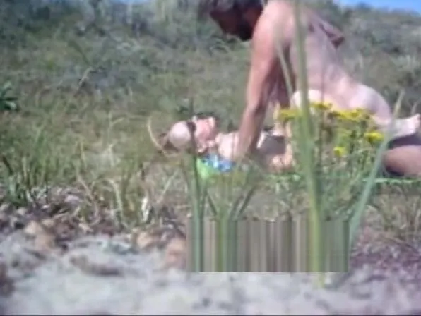 PEOPLE NAKES ON THE BEACH