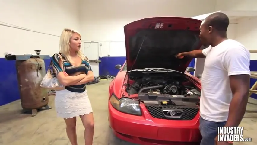 Valerie White - Blonde Fucks Her Mechanic In Body Shop
