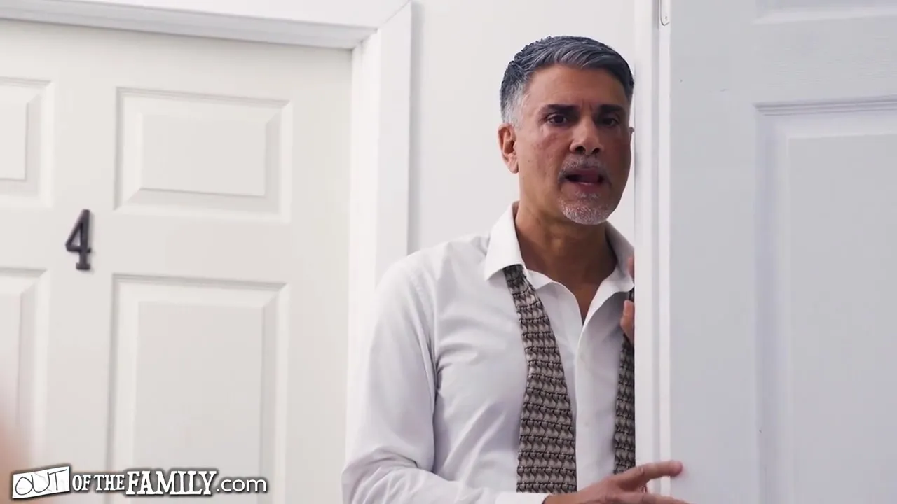 Chloe Cherry Gets Raw Double-fingered By Her Horny Stepdad