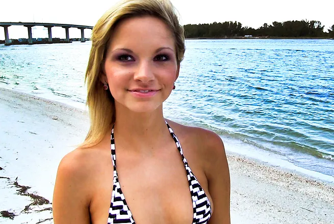 Ashey Sinclair take's in deep - BigMouthfuls