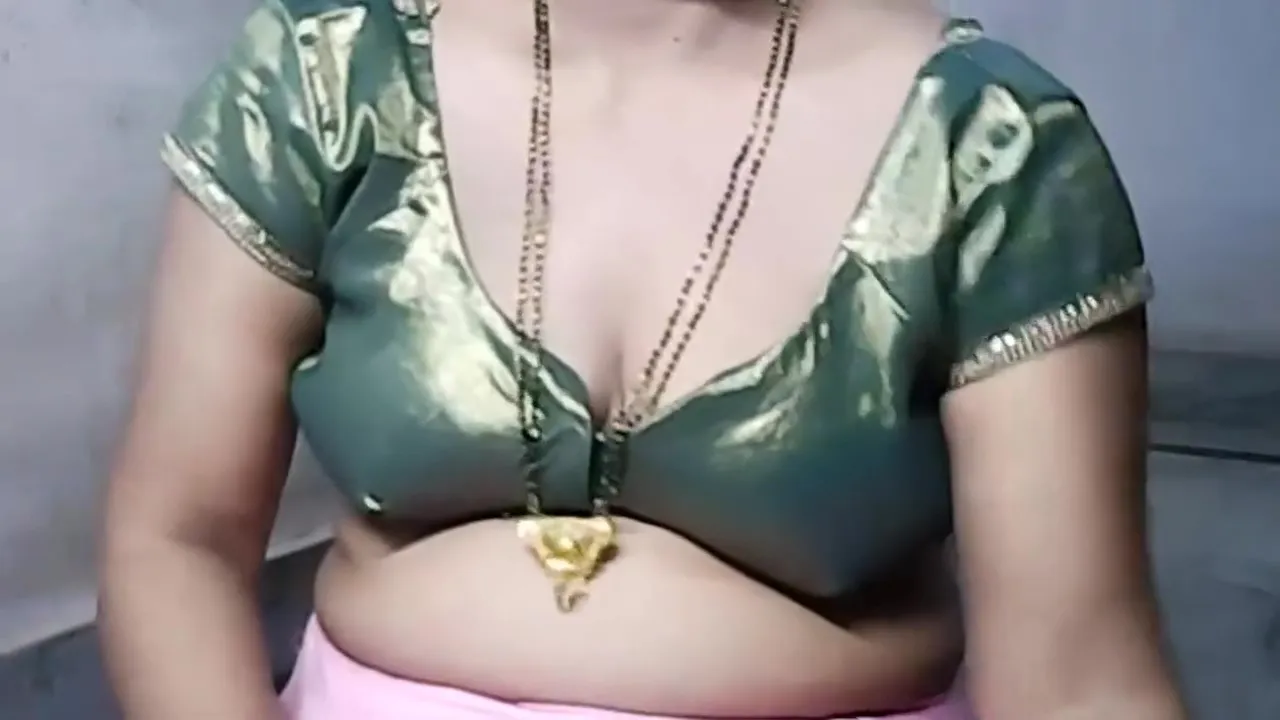 Her Pussy Is So Sensitive She Squirt On The Bed