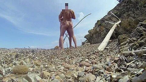 A Plage Un Couple Baise Derriere Les Rochers Amateur Sex