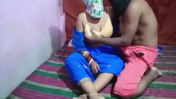 Indian Housewife Ke Saath Kiya Romance