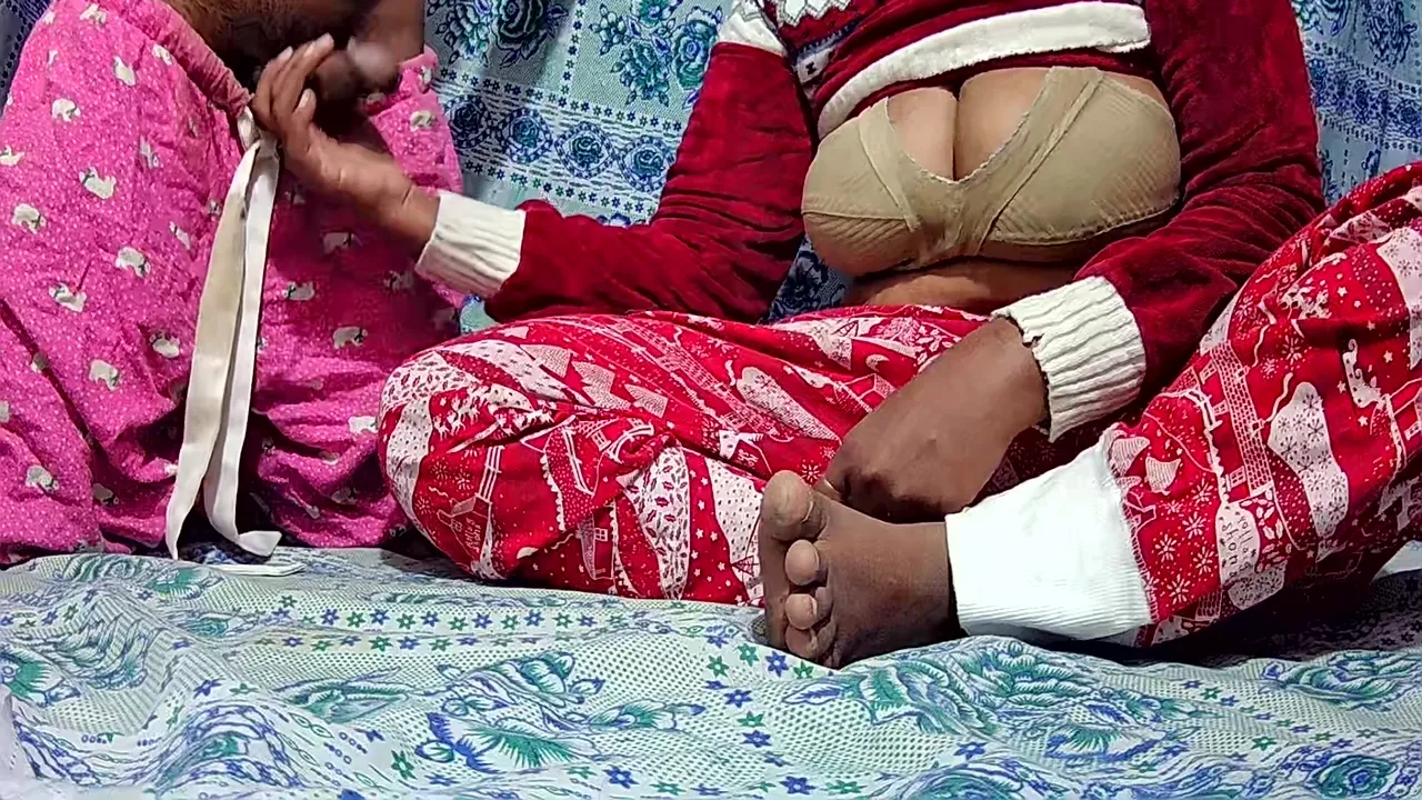 Valentine S Day - Indian Stepmom And Stepdad Sex Xnxx In The Jungle