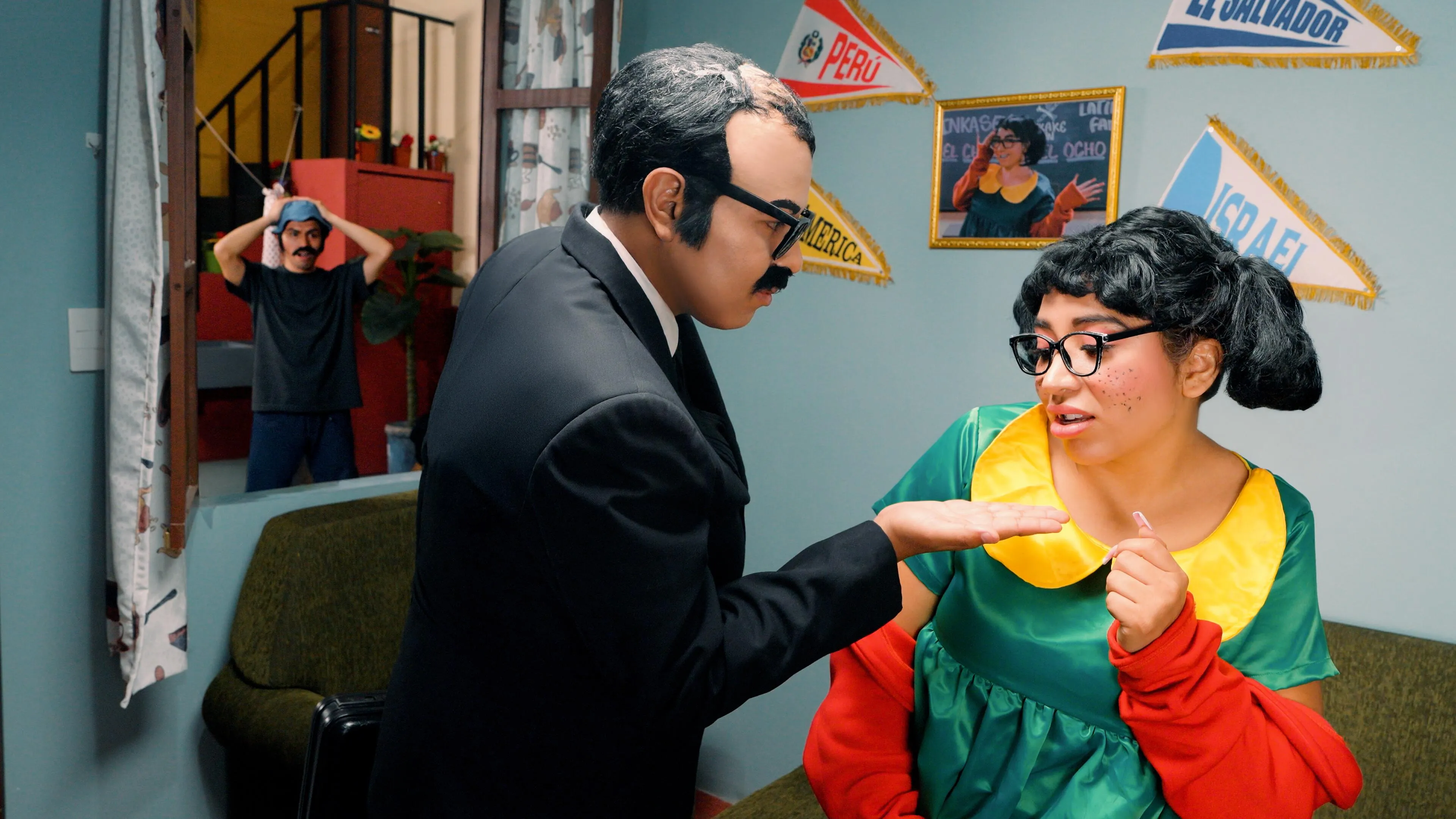 El Chibolo +18 - Don Panzón collects his rent by eating Cholondrina's ham sandwich - CAP 2