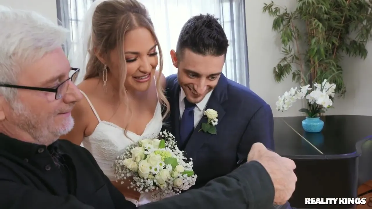 Chubby Bimbo Jaw-dropping Porn Video