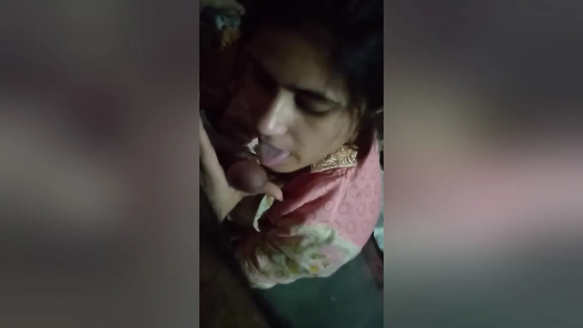 Today Exclusive-sexy Paki Wife Blowjob