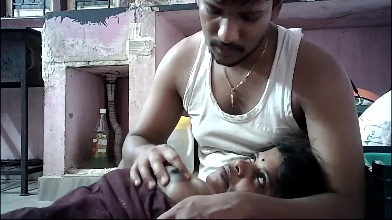 Indian House Wife Big Boobs Showing